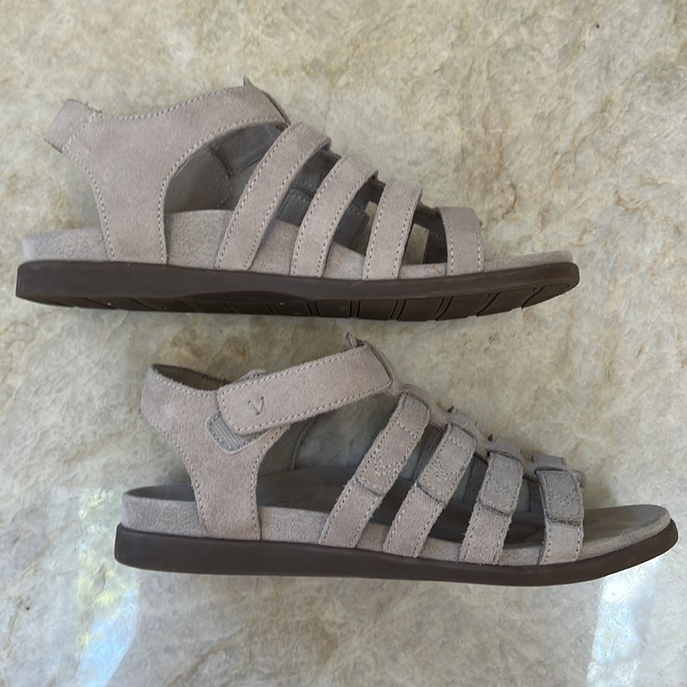 VIONIC grey suede sandal